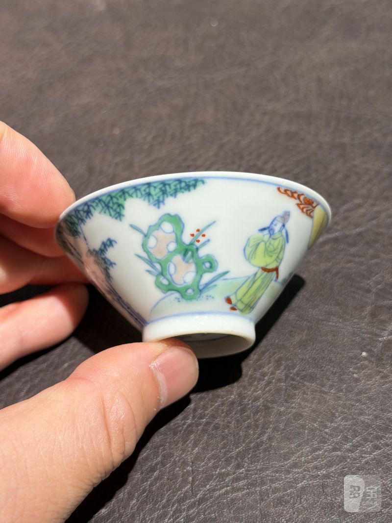清雍正 斗彩米芾拜石图斗笠杯 - 图5